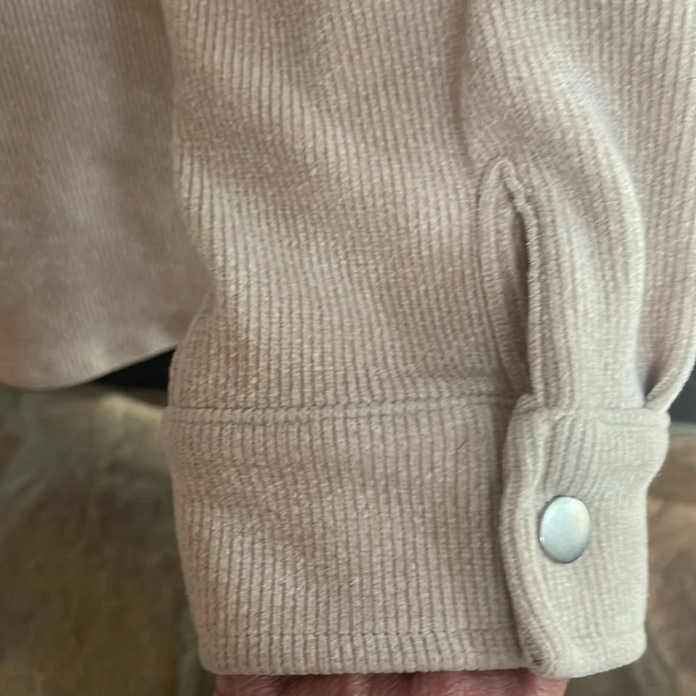 Tan corduroy jacket with snap buttons and front pockets. Size small. - Picture 8 of 10